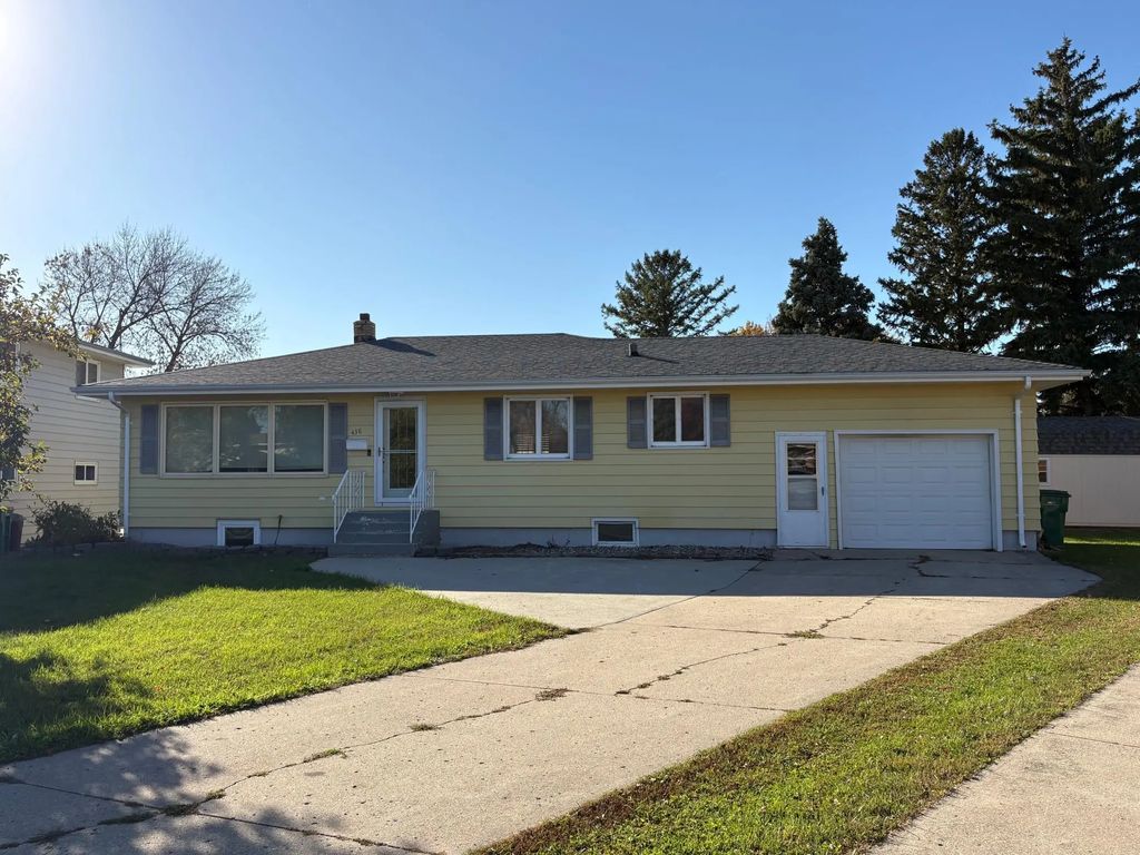 436 Cottonwood Court, Wahpeton