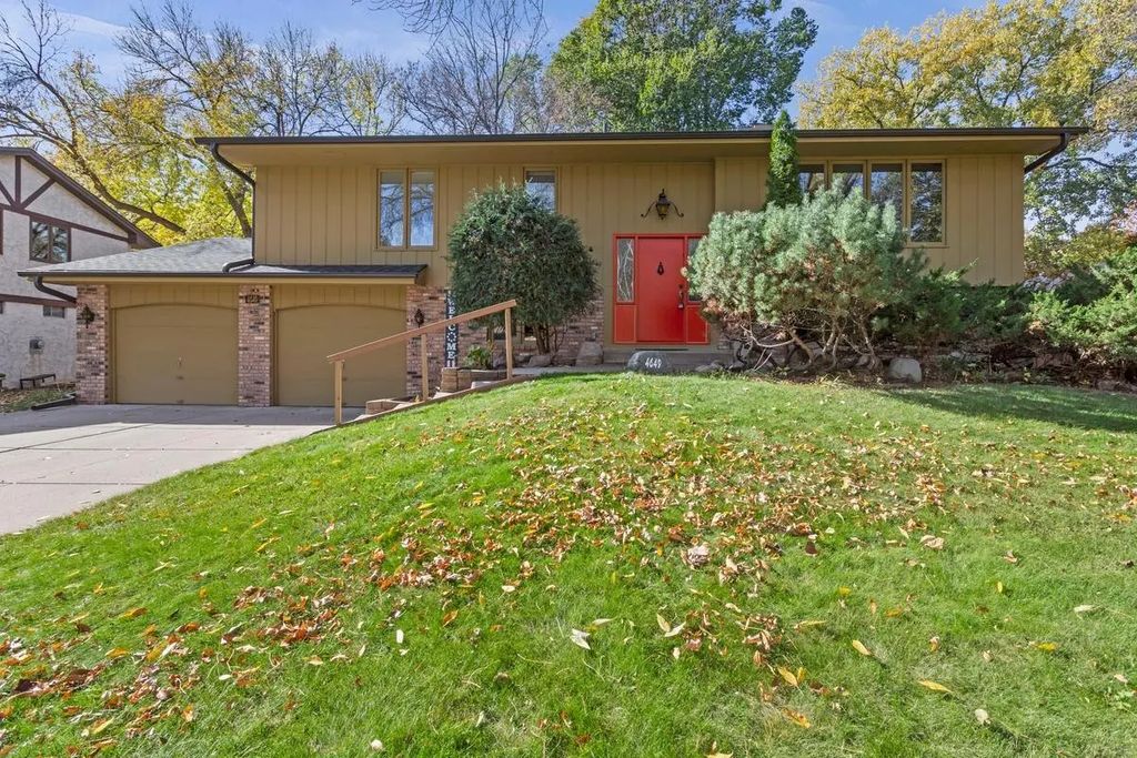 4649 Hillsboro Avenue N, New Hope