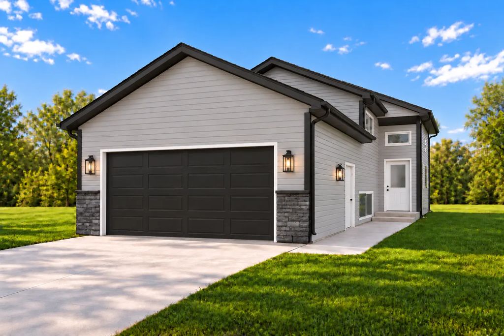 1100 Meadowlark Lane S, Casselton