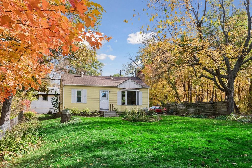 4955 Saint Albans Bay Road, Excelsior