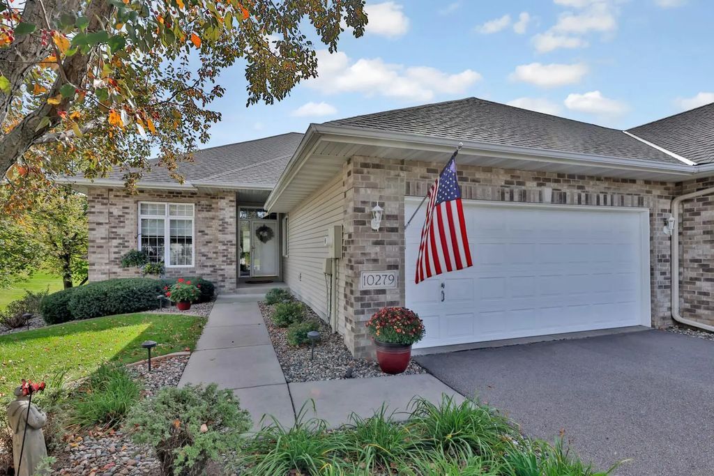 10279 Lancaster Bay, Woodbury