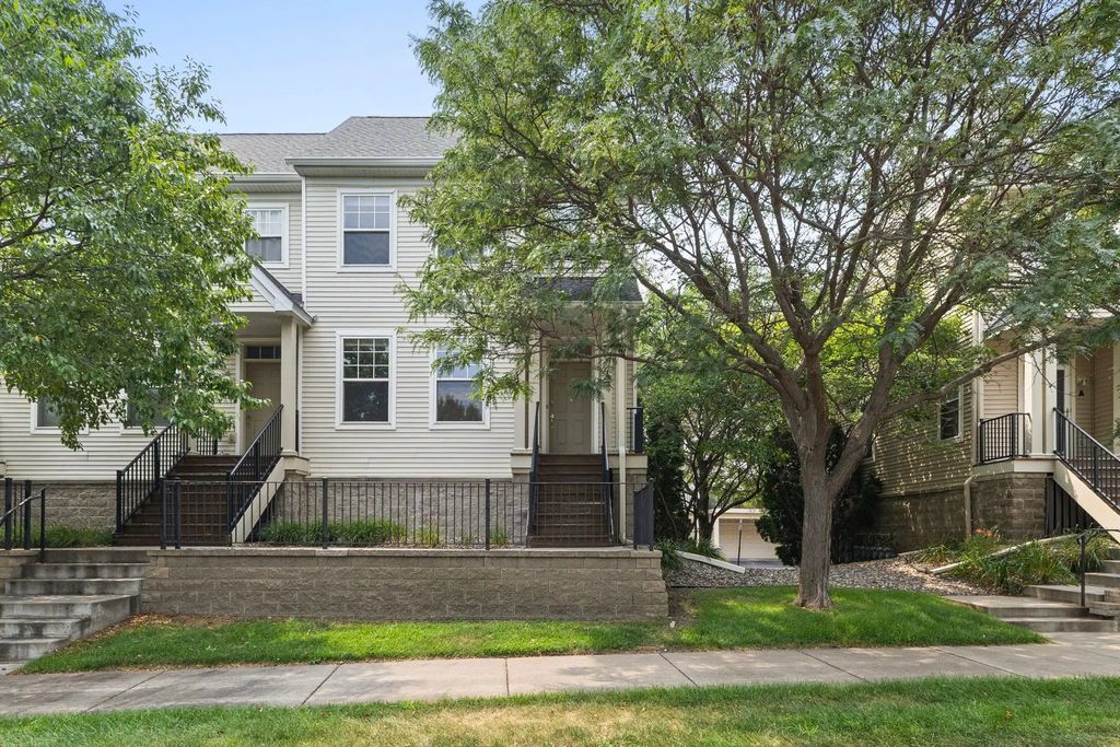 11323 Davenport Circle Ne F, Blaine