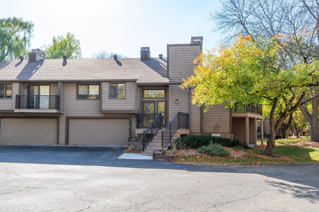 11479 Carriage Court, Eden Prairie