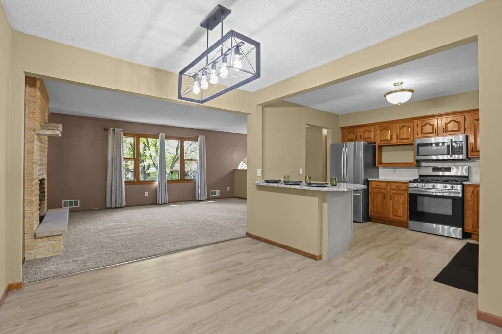 13819 Nw Quinn Street Nw, Andover