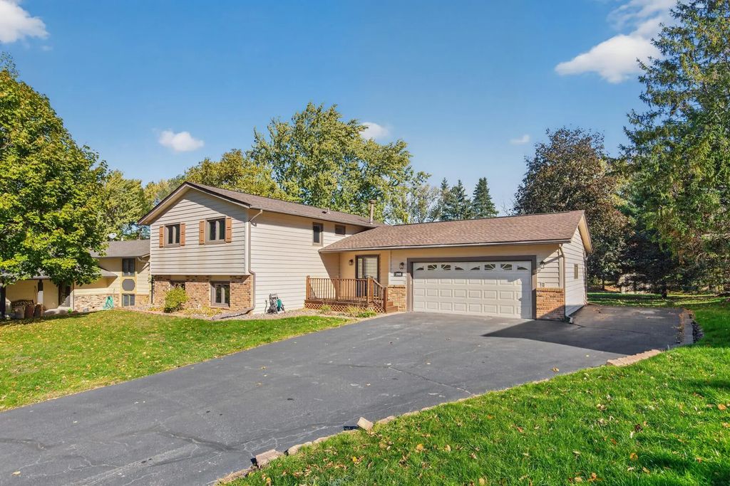 1949 Timber Wolf Trail N, Eagan