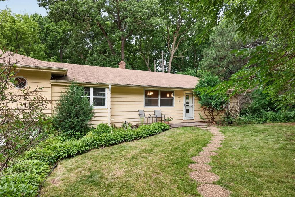 5690 Echo Road, Excelsior