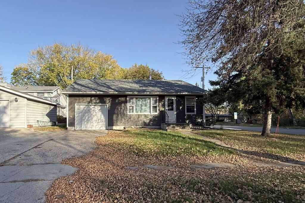 502 N 10th Street, Montevideo