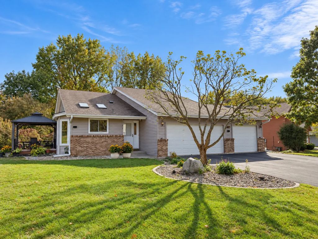 1814 Walnut Lane, Eagan