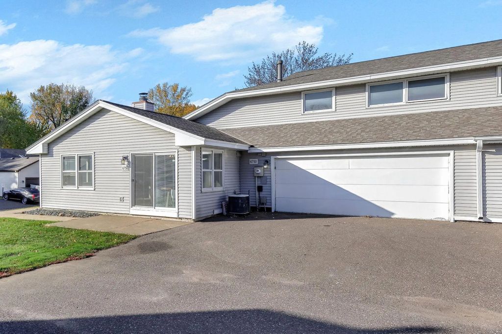 6750 Gretchen Court N, Oakdale