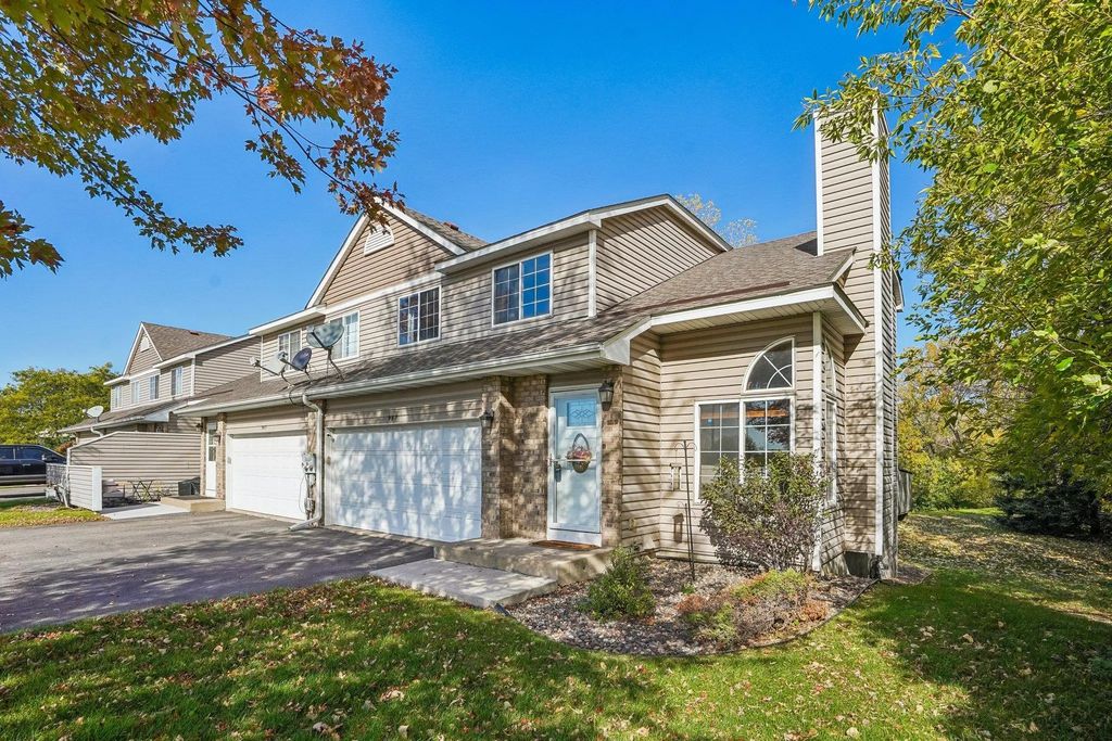 987 Hillwind Road Ne, Fridley