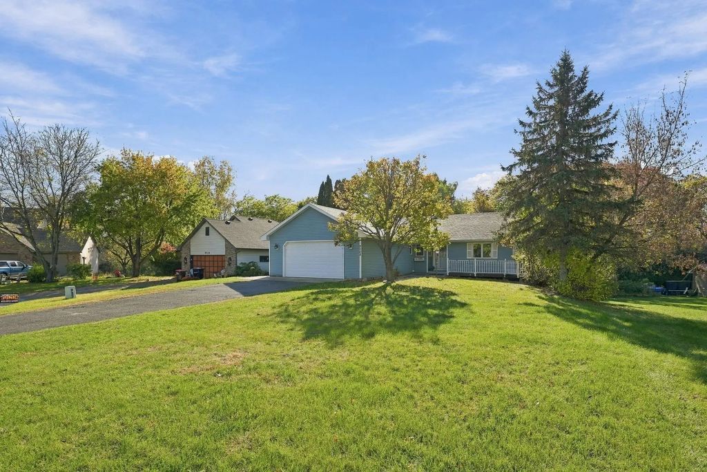2508 Knoll Circle, Maplewood