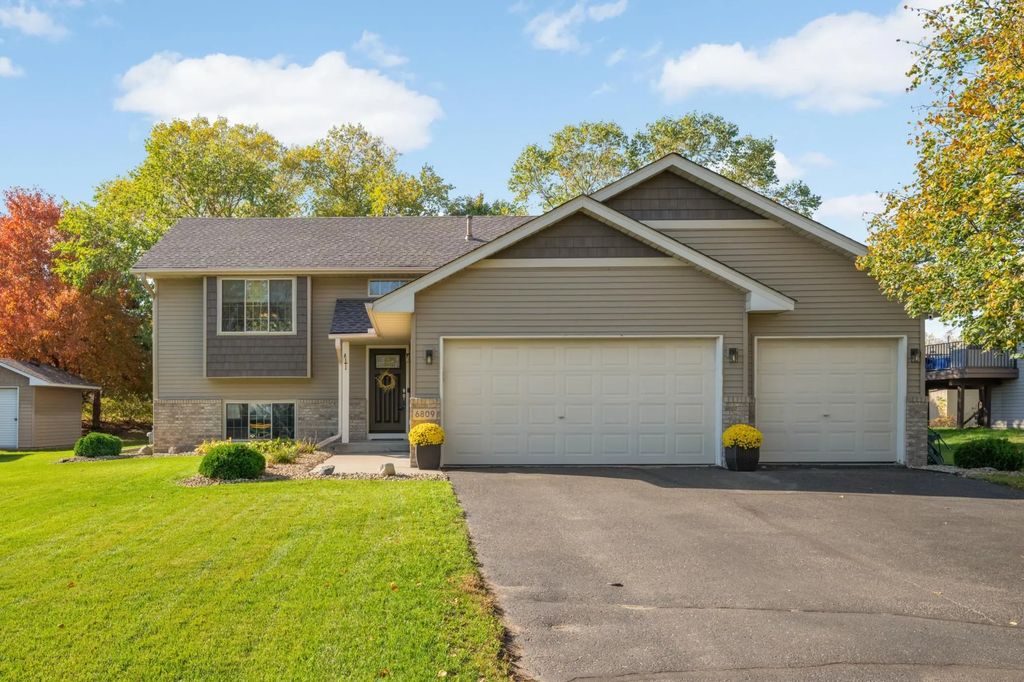 6809 91st Trail N, Brooklyn Park