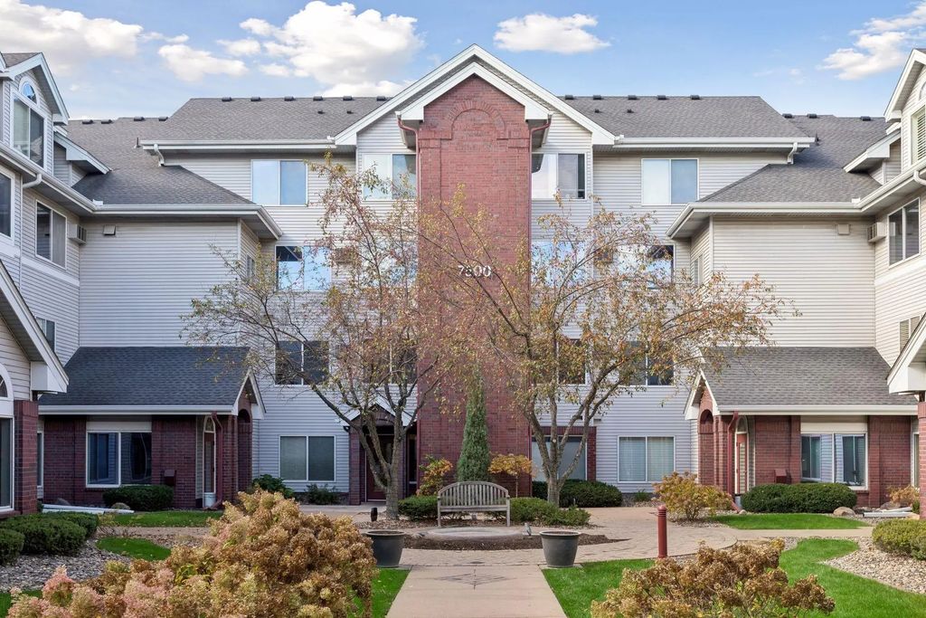 7500 Edinborough Way 3304, Edina
