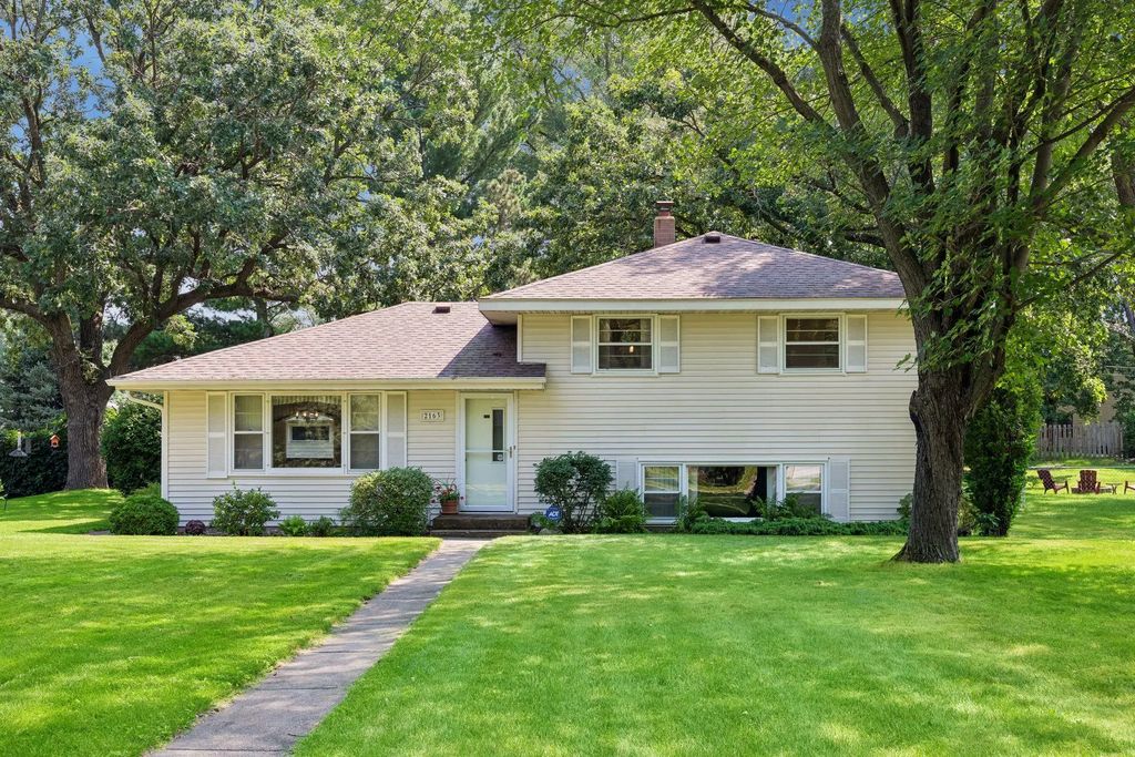 2163 29th Avenue Nw, New Brighton