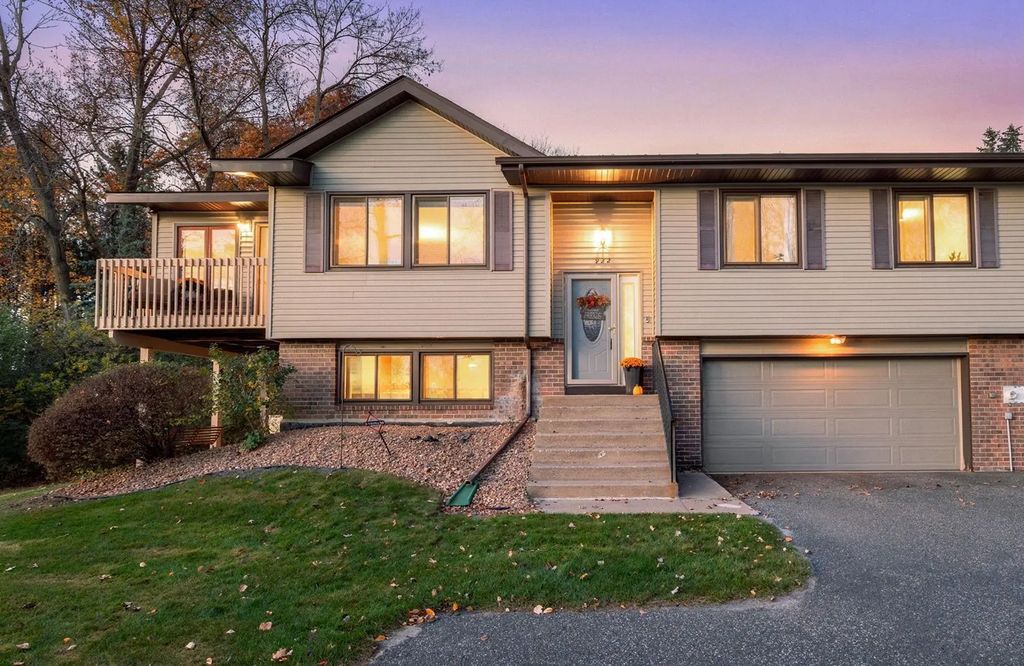 922 Sherwood Road, Shoreview