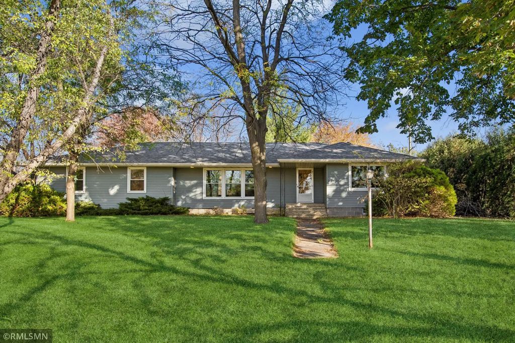 924 Main Street W, Cannon Falls