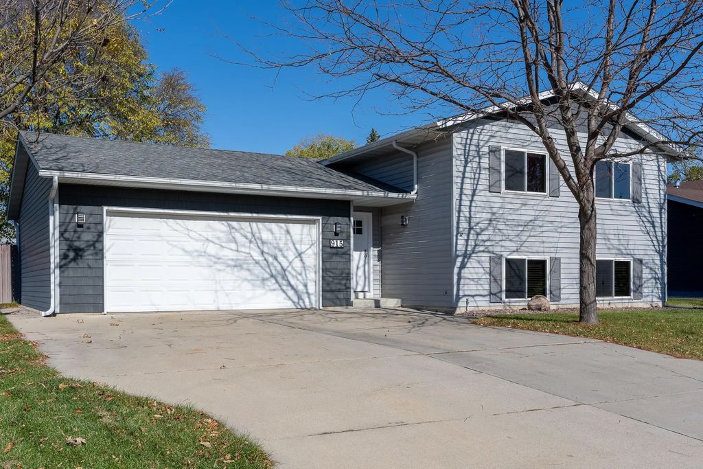 915 8th Avenue Nw, Hutchinson