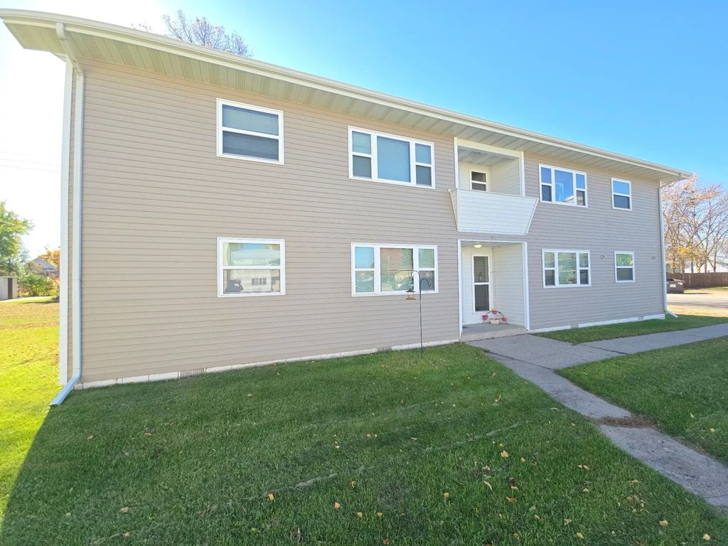711 Washington Avenue, Larimore