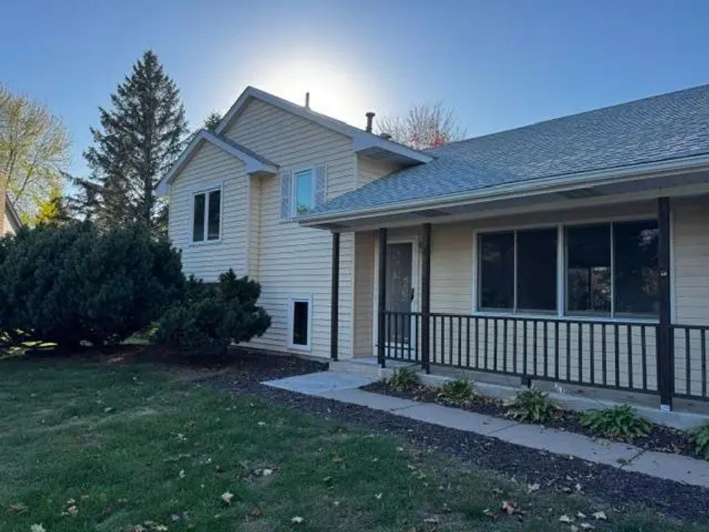 306 71st Street N, Mahtomedi