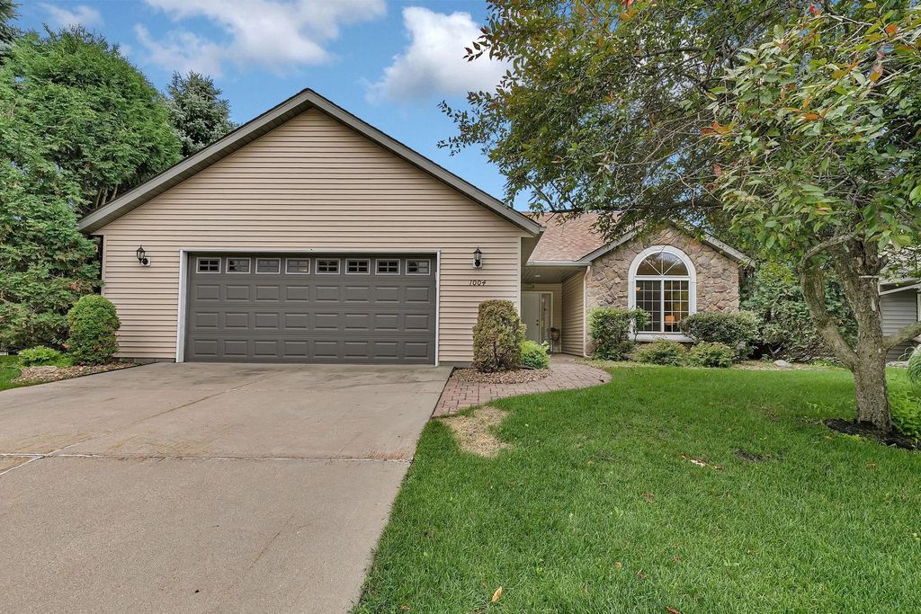 1004 Oak Pond Drive, Sartell