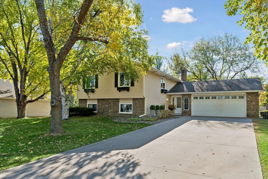 10122 Utah Circle, Bloomington