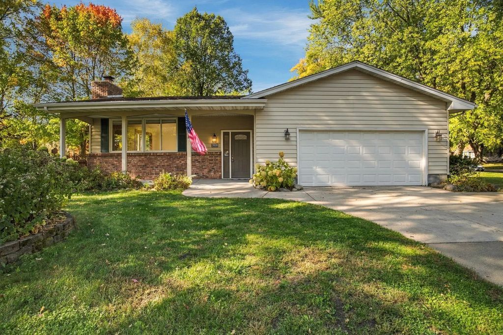 2430 Floral Drive, White Bear Lake