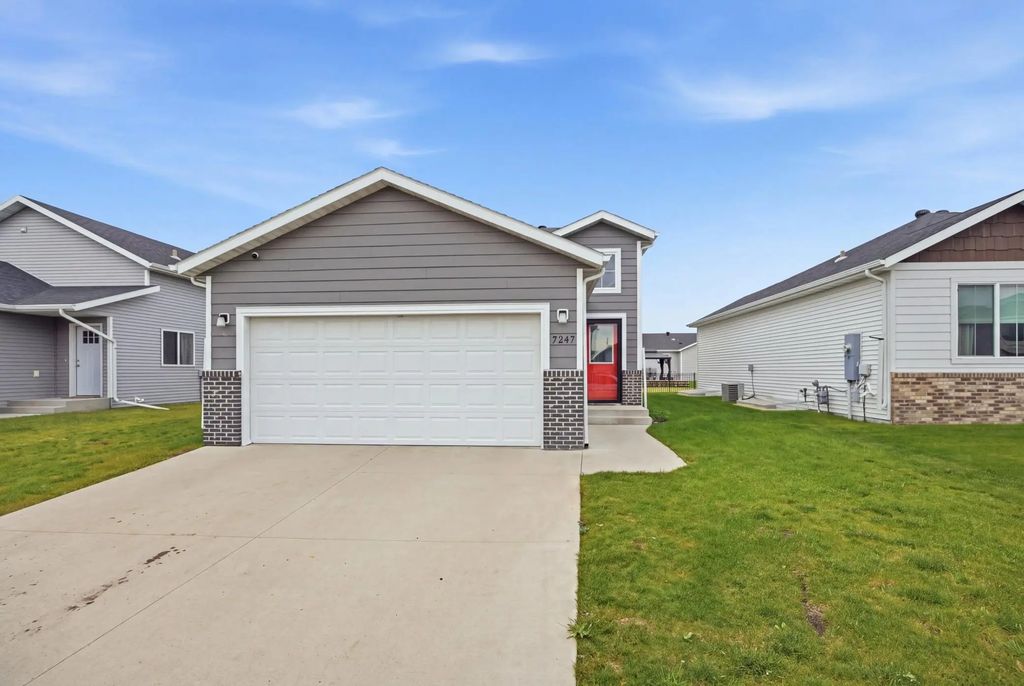 7247 27th Street S, Fargo