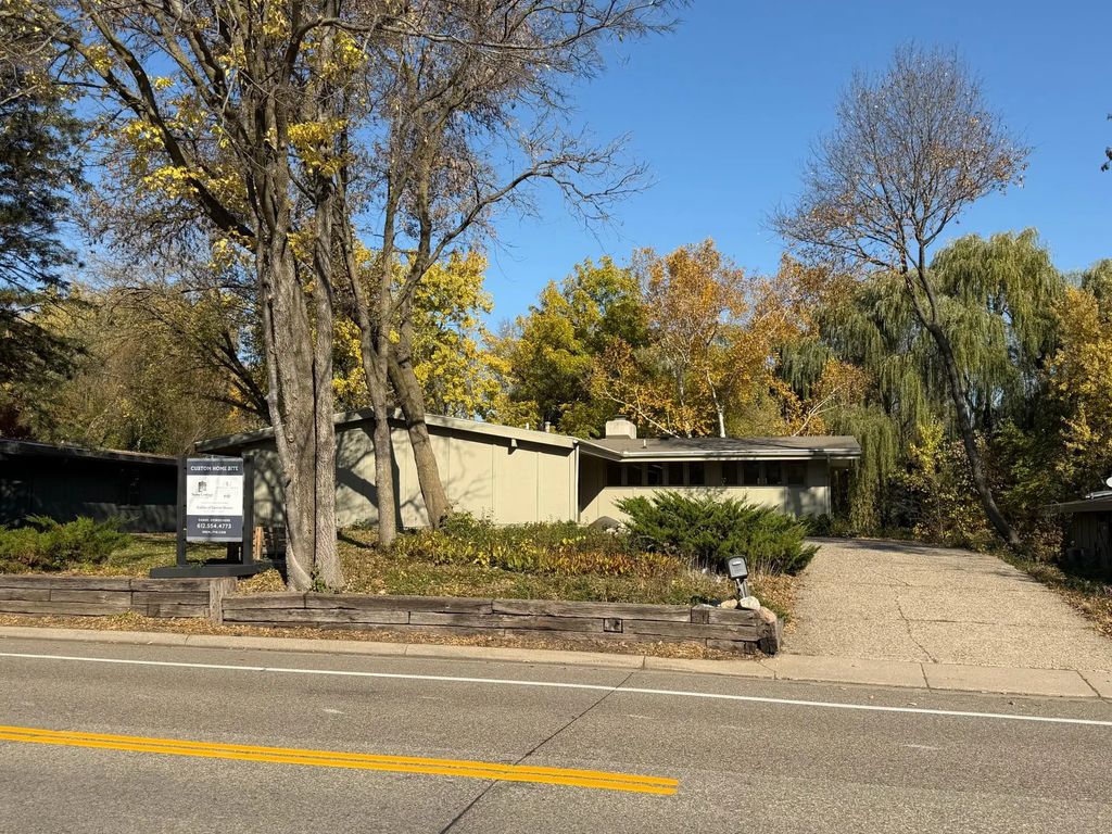 5832 Olinger Boulevard, Edina