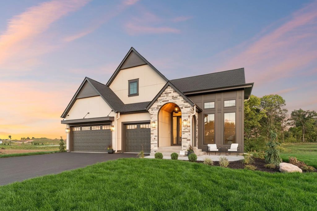 3961 White Oak Lane, Chanhassen