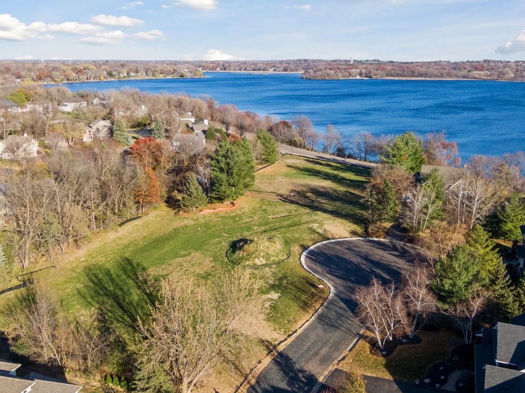 3961 White Oak Lane, Chanhassen