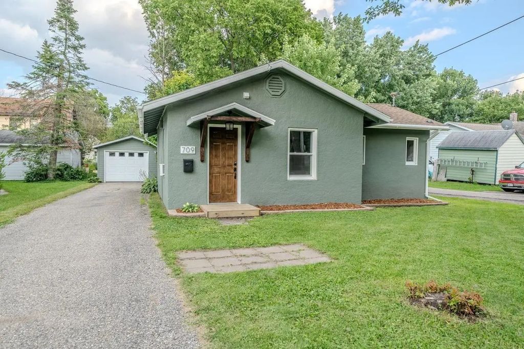 709 Rossman Avenue, Detroit Lakes