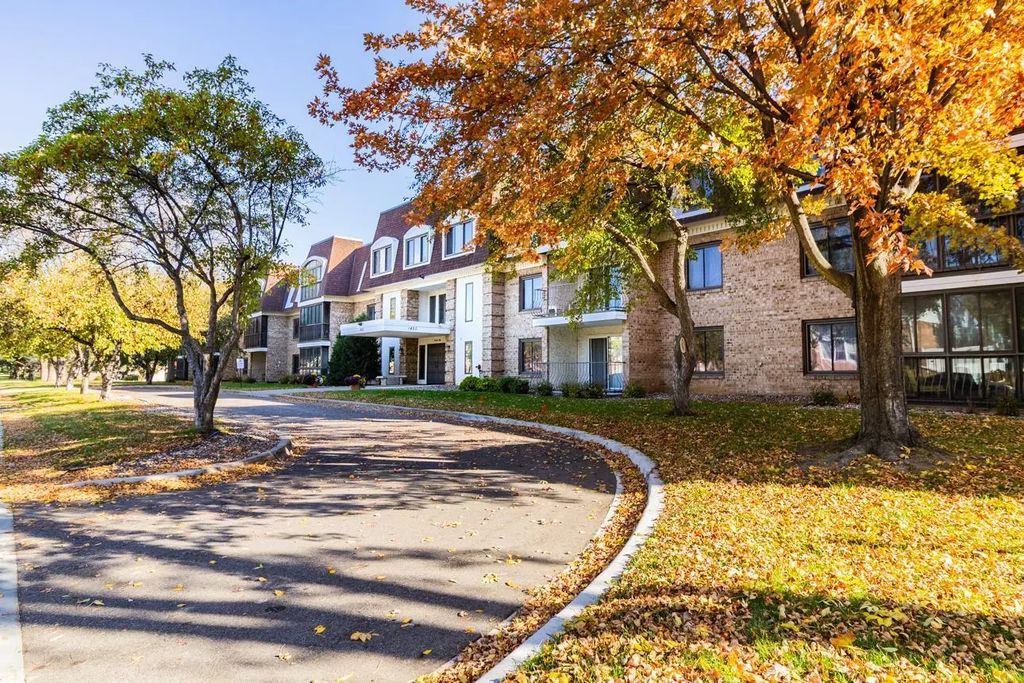 1450 Bidwell Street 204, West Saint Paul