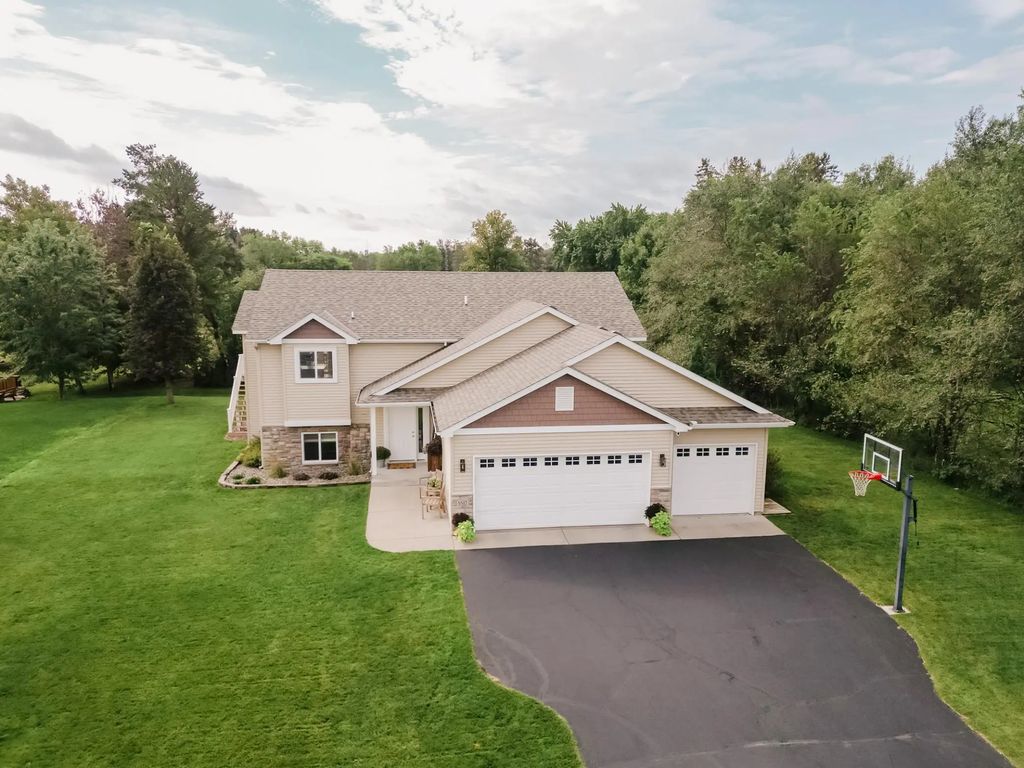 5517 Loganberry Circle, Rice