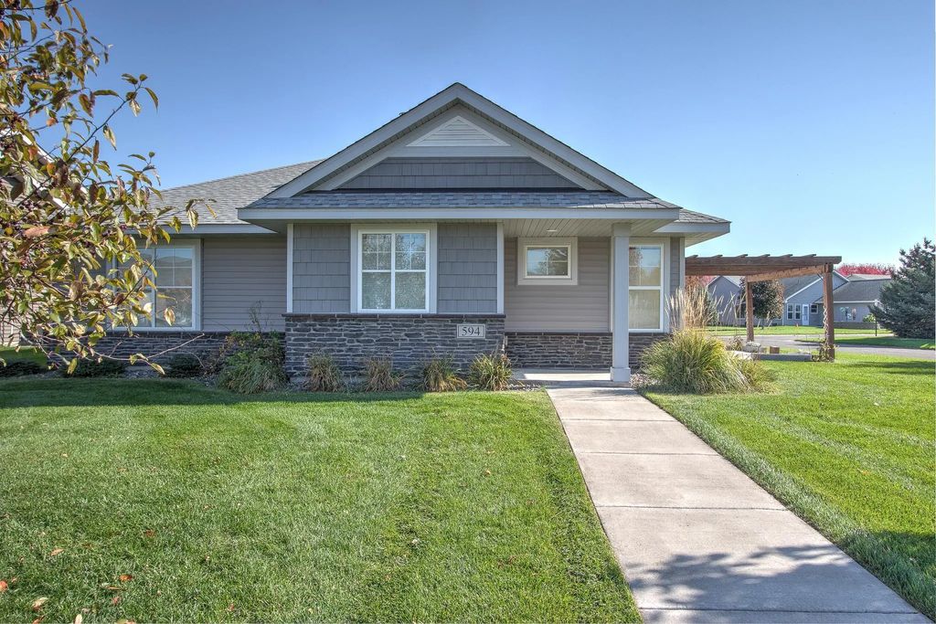 594 Roosevelt Street S, Cambridge