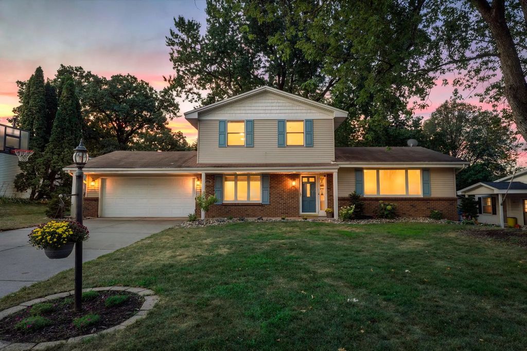 7181 Steepleview Road, Woodbury