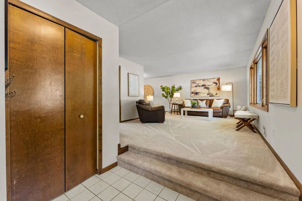 7181 Steepleview Road, Woodbury