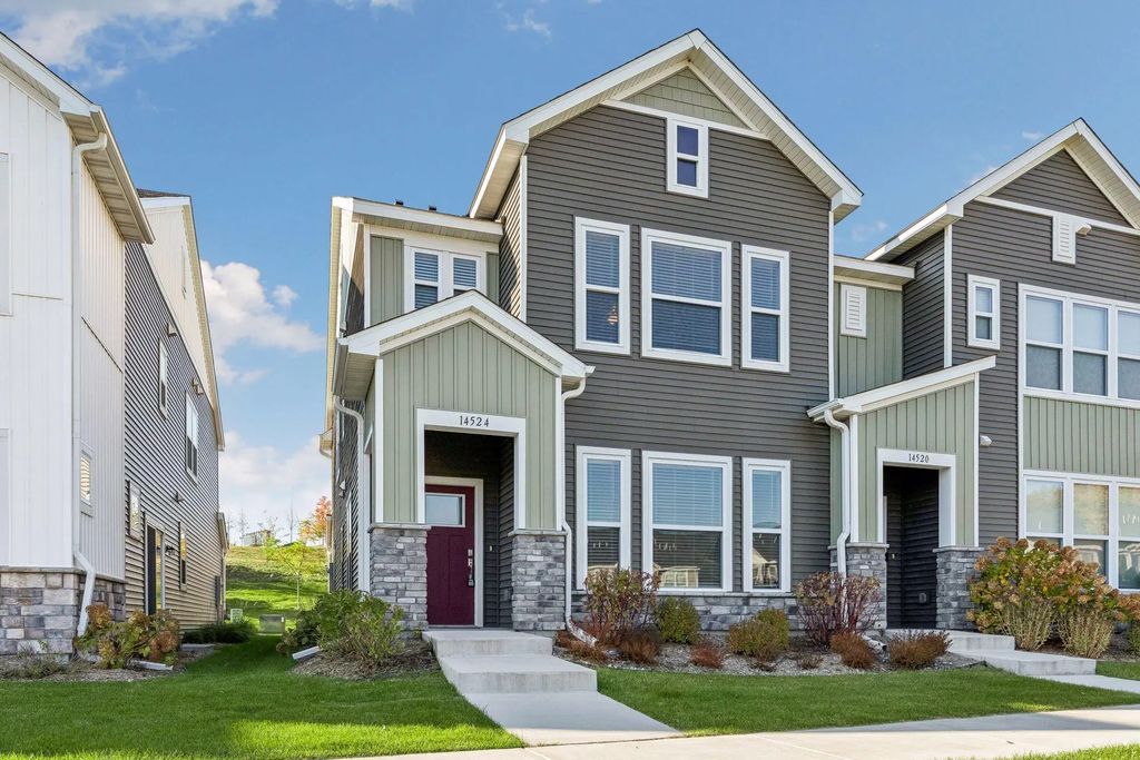 14524 Twin Lakes Circle, Burnsville