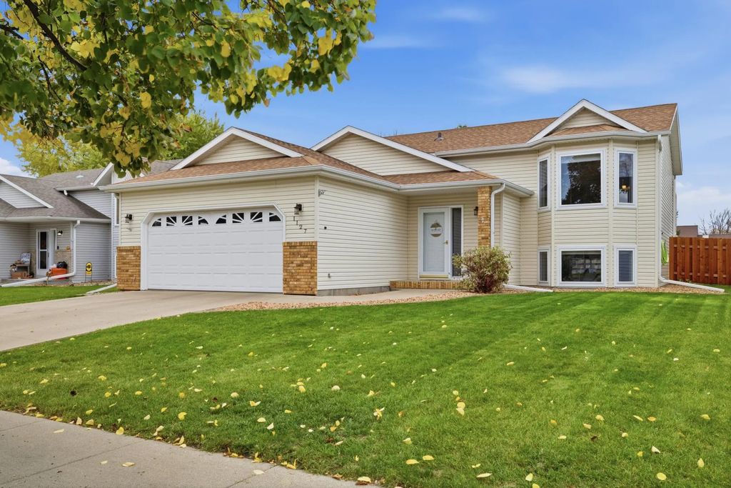 1127 4th Avenue E, West Fargo