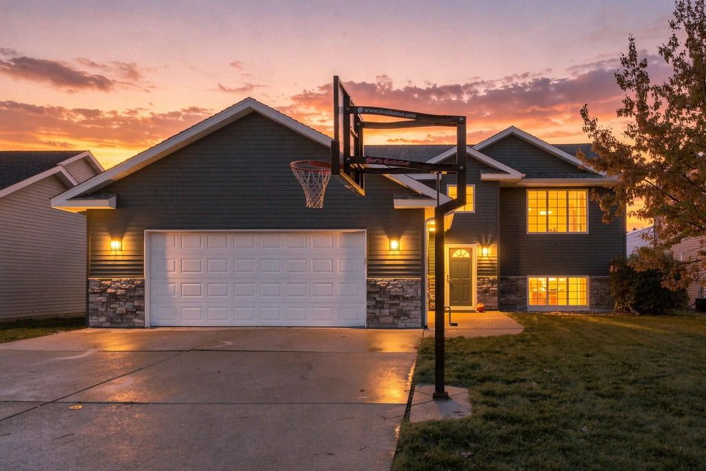 121 Pinehurst Drive, Mankato