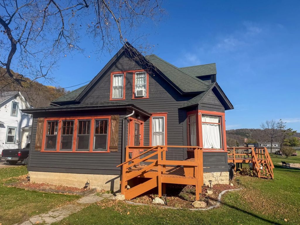 1110 Fairwater Road, Altura