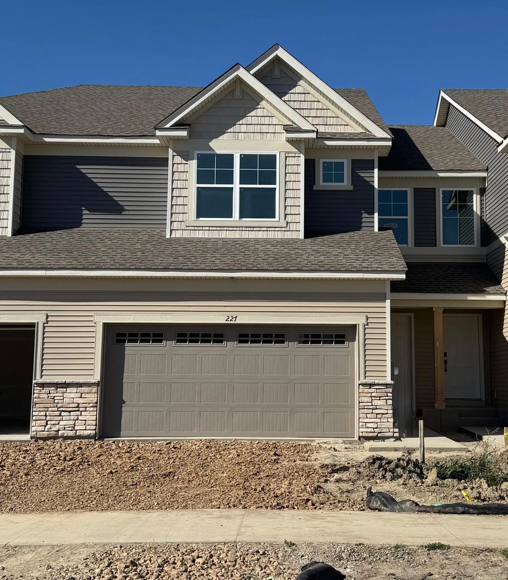 227 Huntington Drive, Waconia