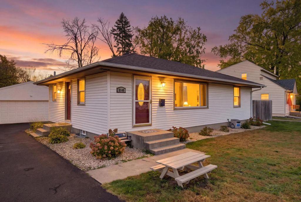 5149 Horizon Drive Ne, Fridley