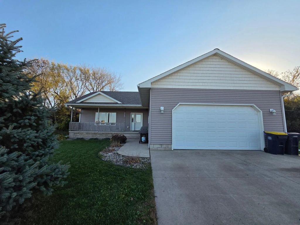 2327 Lake Avenue, New Ulm