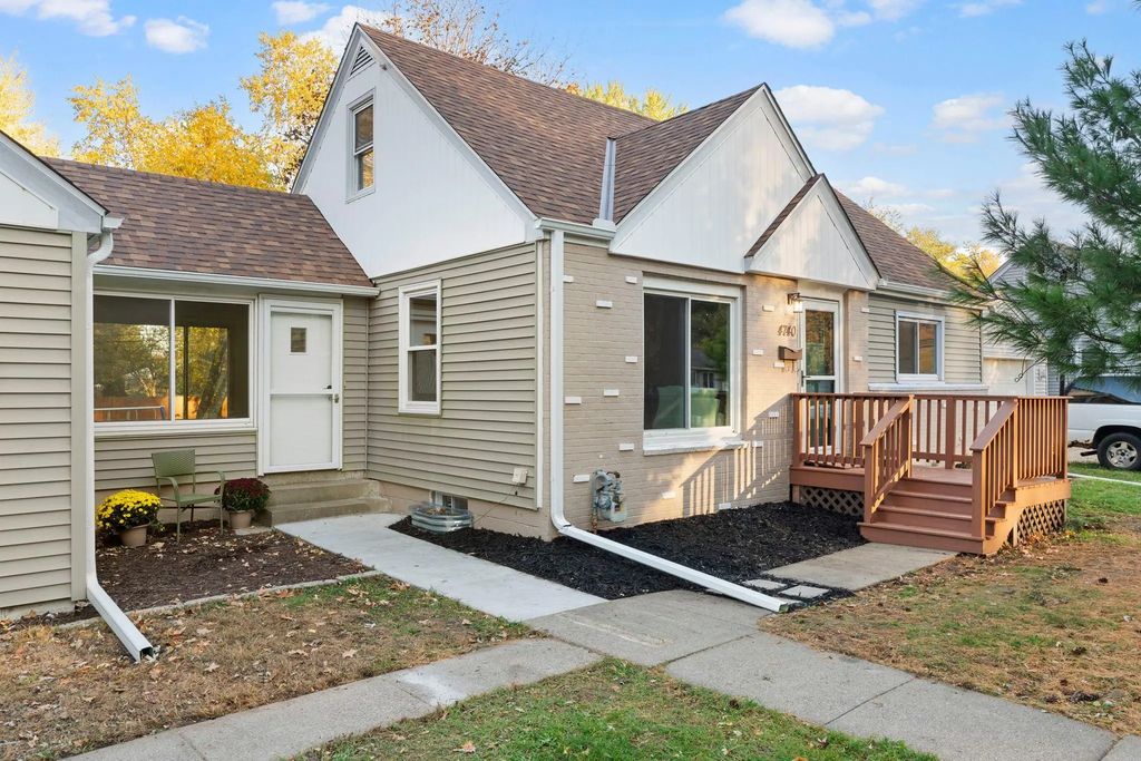 4740 Edgewood Avenue N, Crystal