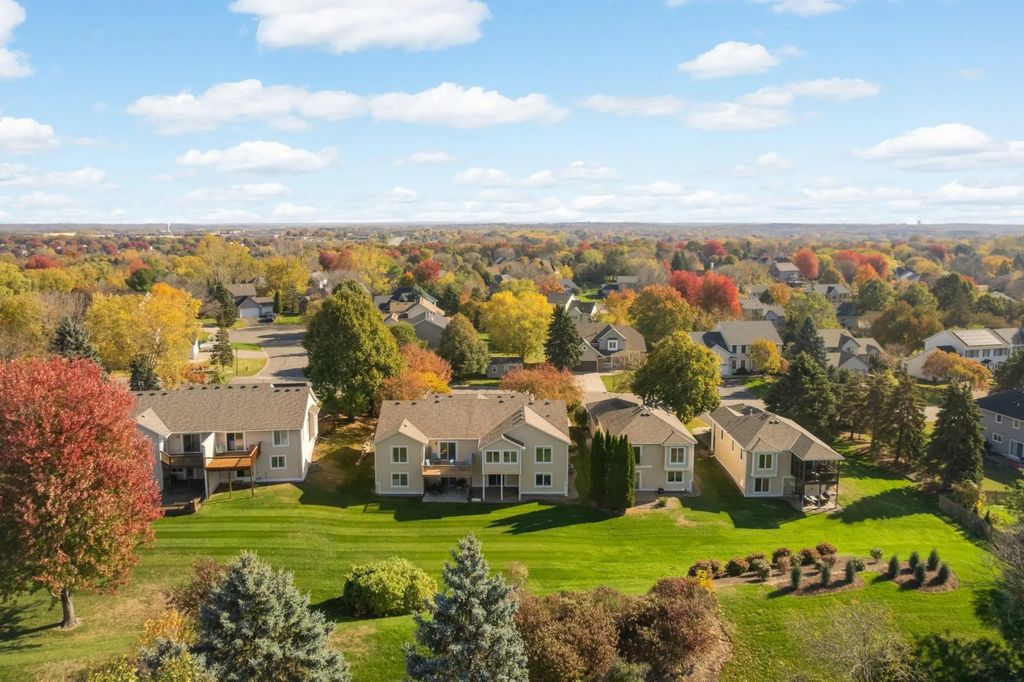808 Winterberry Drive, Woodbury