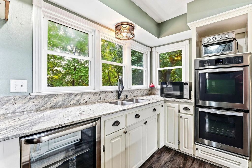 817 Kenwood Lane, Maplewood