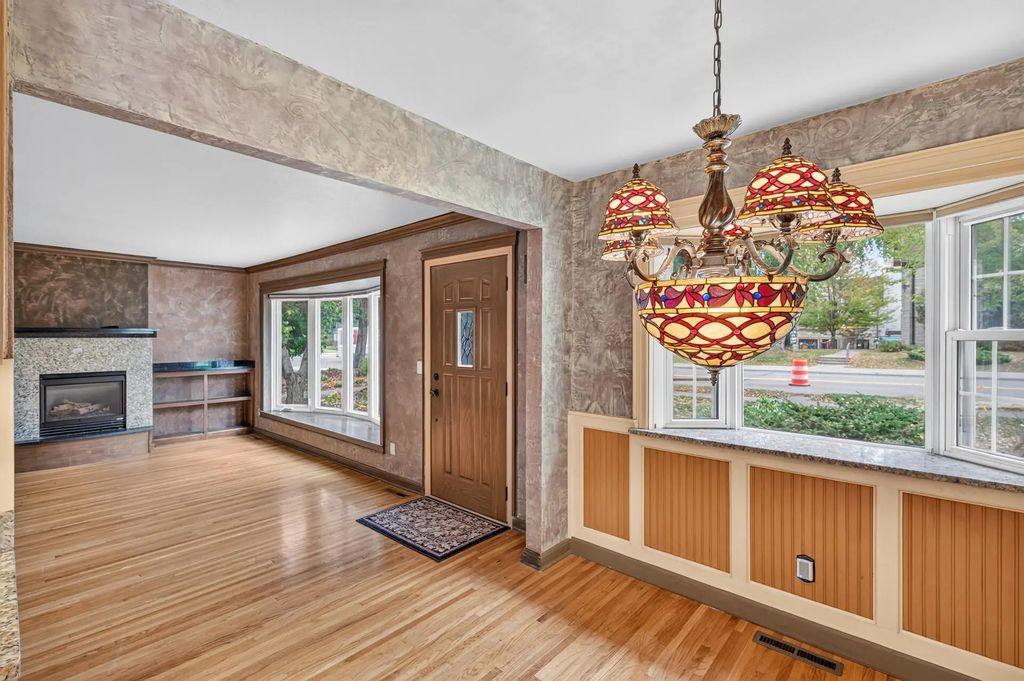 242 5th Avenue N, Hopkins
