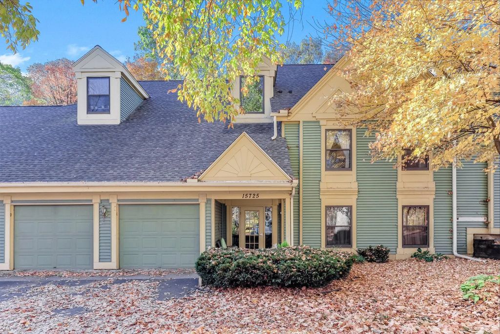 15725 26th Avenue N C, Plymouth