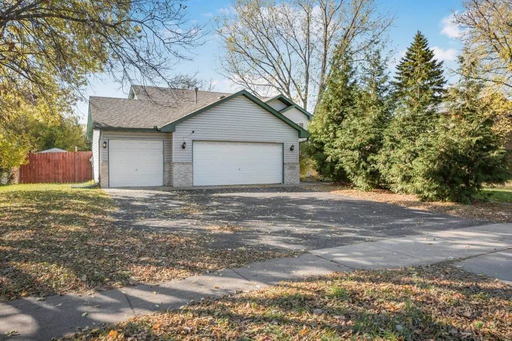 10560 Robinson Drive Nw, Coon Rapids