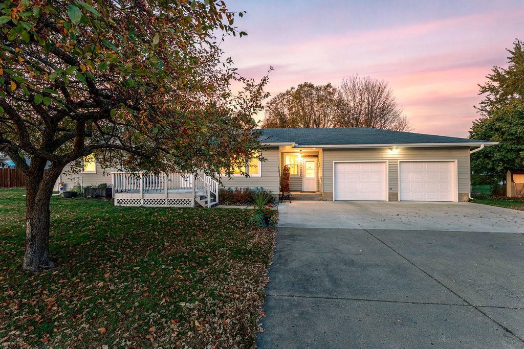 236 Knollwood Street W, Annandale